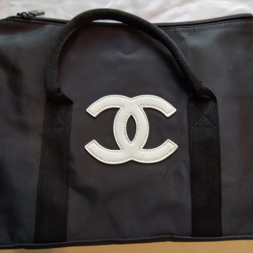 CHANEL Black Logo Tote Bag Detachable Crossbody Strap White CC New Tote Bag
